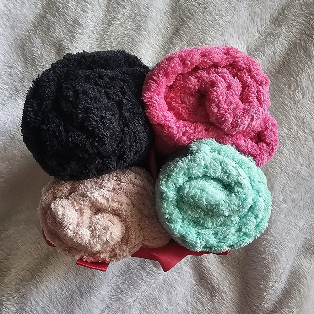 Betsey Johnson 4-Pack Plush Hair Wraps W/ basket